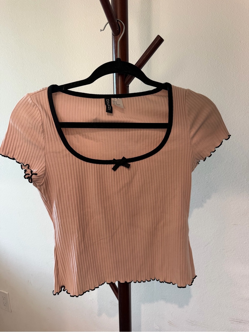 H&M Pink Ribbed Short Sleeve Scoop Neck Top with Black Trim